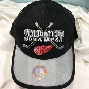 COPY - Red Wings 98 Stanley Cup Champs Locker Room Hat